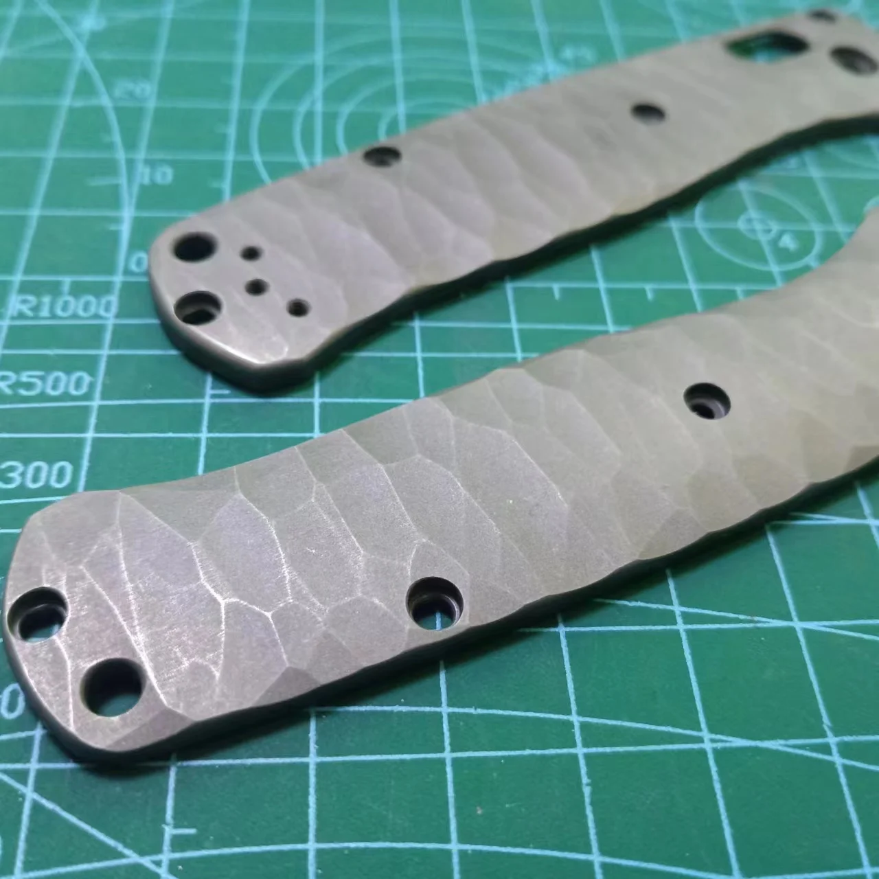 1 Pair TC21 Hammer Pit Pattern Handle Scales for Benchmade Bugout 535