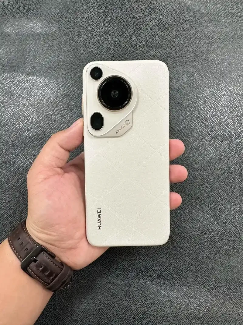 هاتف Huawei Pura70 Ultra الذكي بشاشة 5G 6.8 بوصة 2844x1260px CPU Kirin 9010 ثنائي الشريحة (نانو SIM) هاتف مستعمل