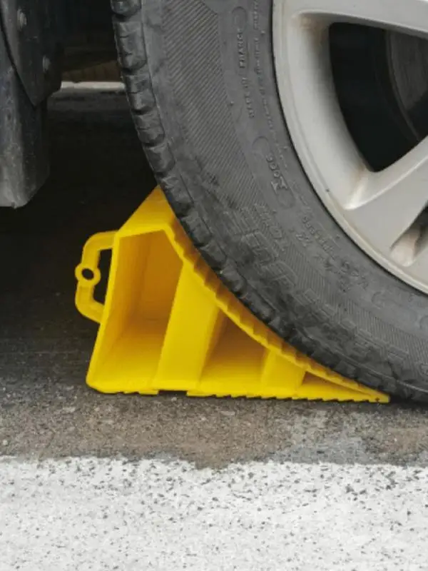 Car Multipurpose Anti-Slip Wheel Chock Portable Tire Chocks Wear-Resistant Tire Stopper Wheel Stopper For Trucks Car