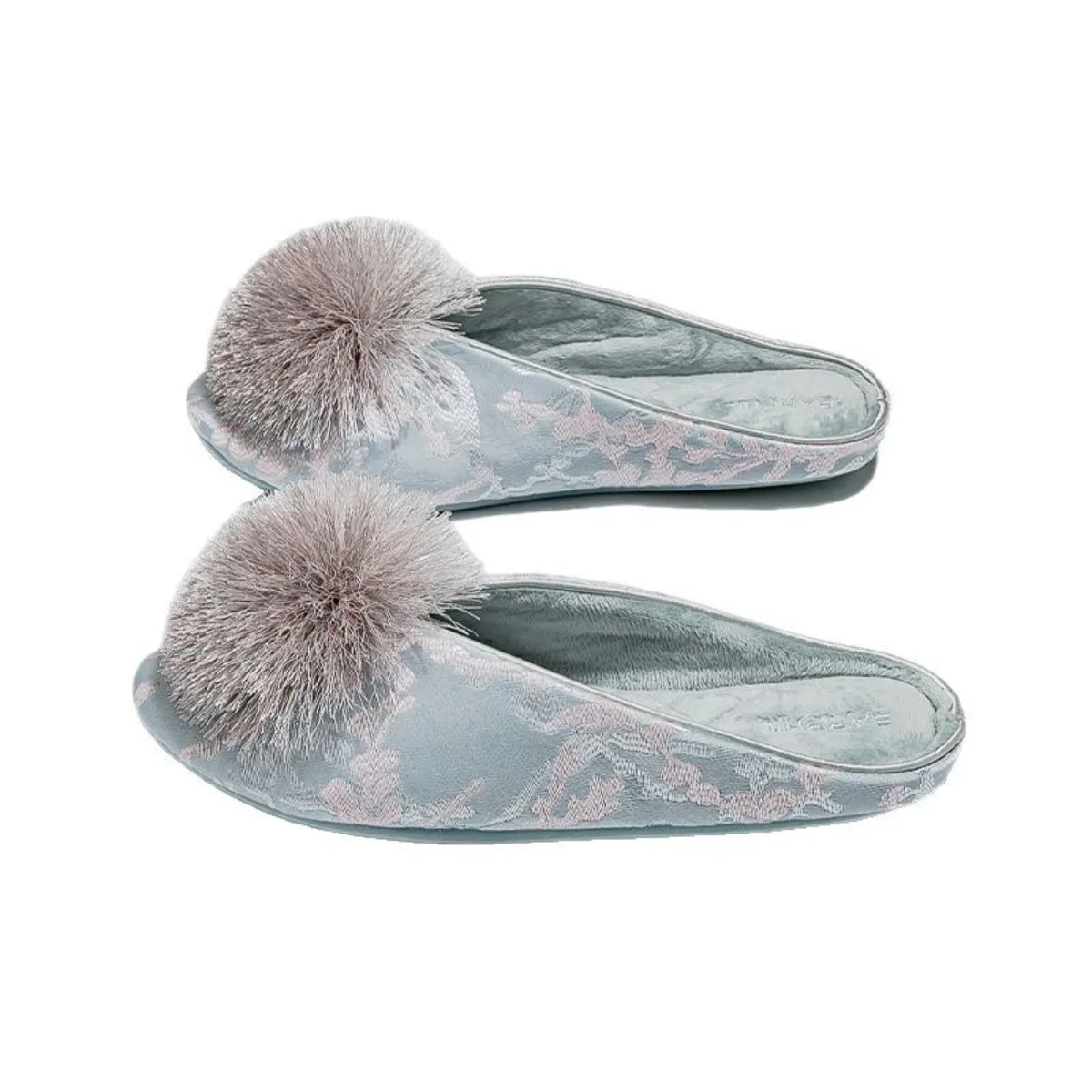 شباشب منزلية داخلية لتزيين كرة الشعر للسيدات على الطراز الوطني مطرزة غير قابلة للانزلاق من القطن الفاخر الصامت