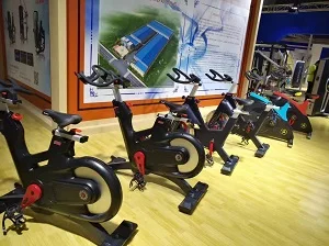 Fitness Factory Nieuw Ontwerp Commerciële Spinfiets TZ7022 Spinningfiets