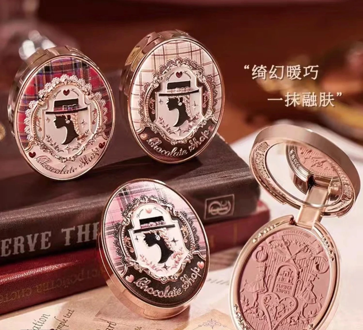 

Flower Knows Knitted Bear Embossed Blush - Fine Powder, smooth and long-lasting, highly pigmented and brightening.