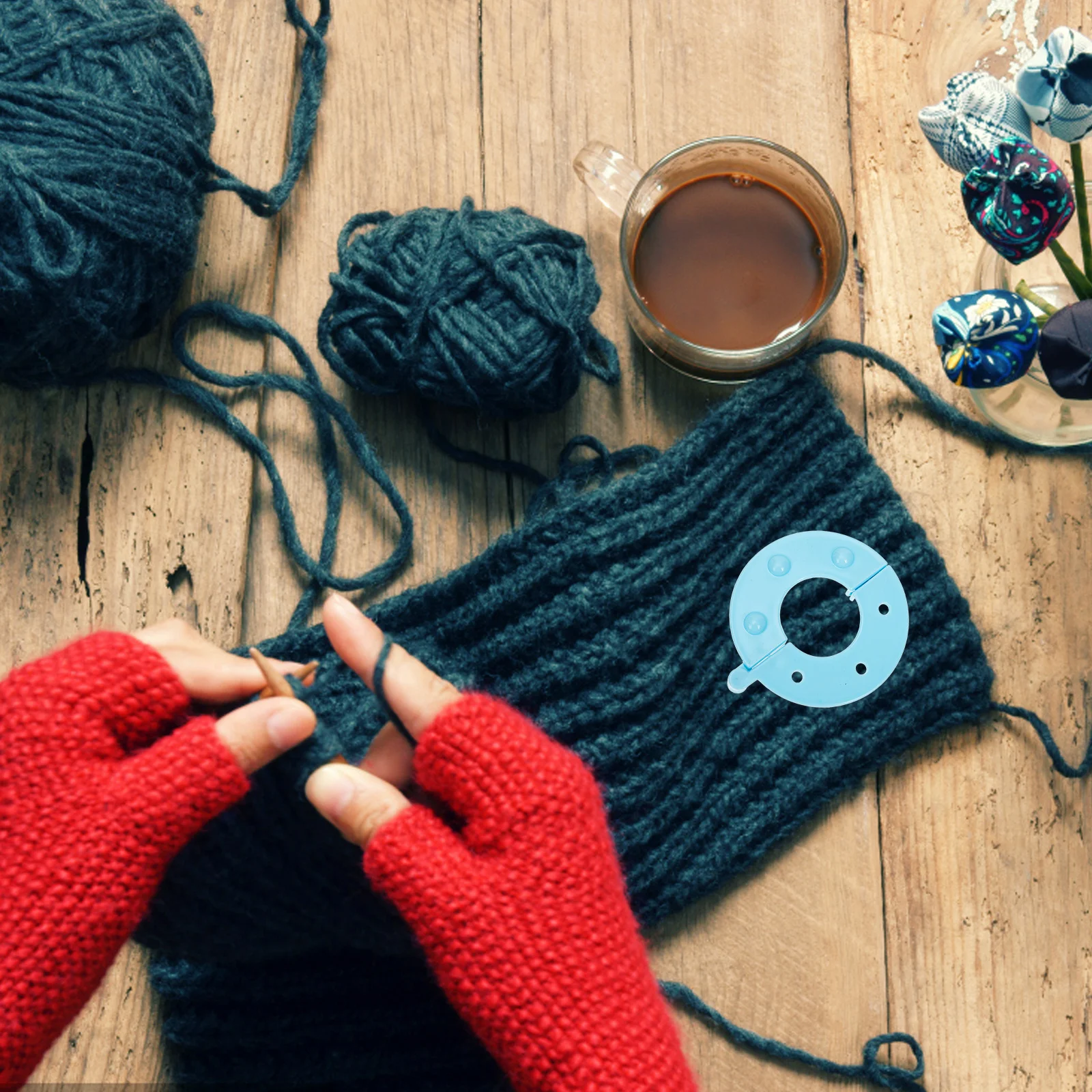 16 قطعة صانع كرات الغزل اليدوي صانع بوم بوم أداة متماسكة سهلة للهدايا الإبداعية وديكورات الجدران صانع كرات الغزل اليدوية