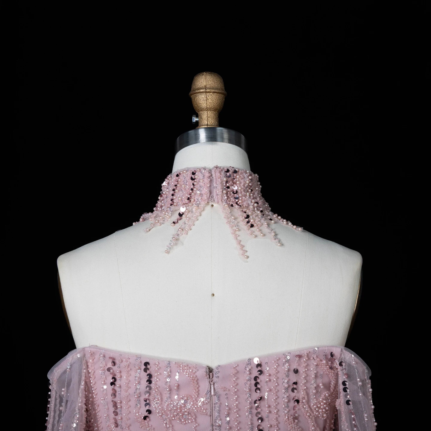 Sharon Said Luxuriöses Rosa Schulterfreies Abendkleid mit Langen Laternenärmeln und Perlenbesetzter Halskette Dubai Formelle Partykleider SS411 Maßanfertigung – Detail 11