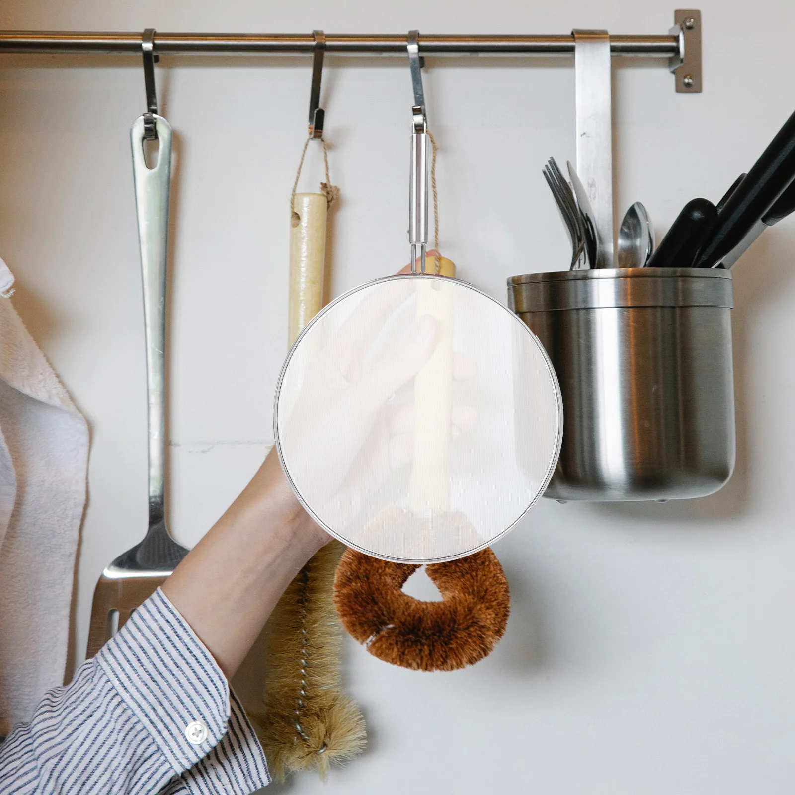 

1pc Stainless Steel Splatter Screen Anti Oil Splashing Cover For Frying Pan Handle Cooking Tool Kitchen Filter Lid Oil Baffle