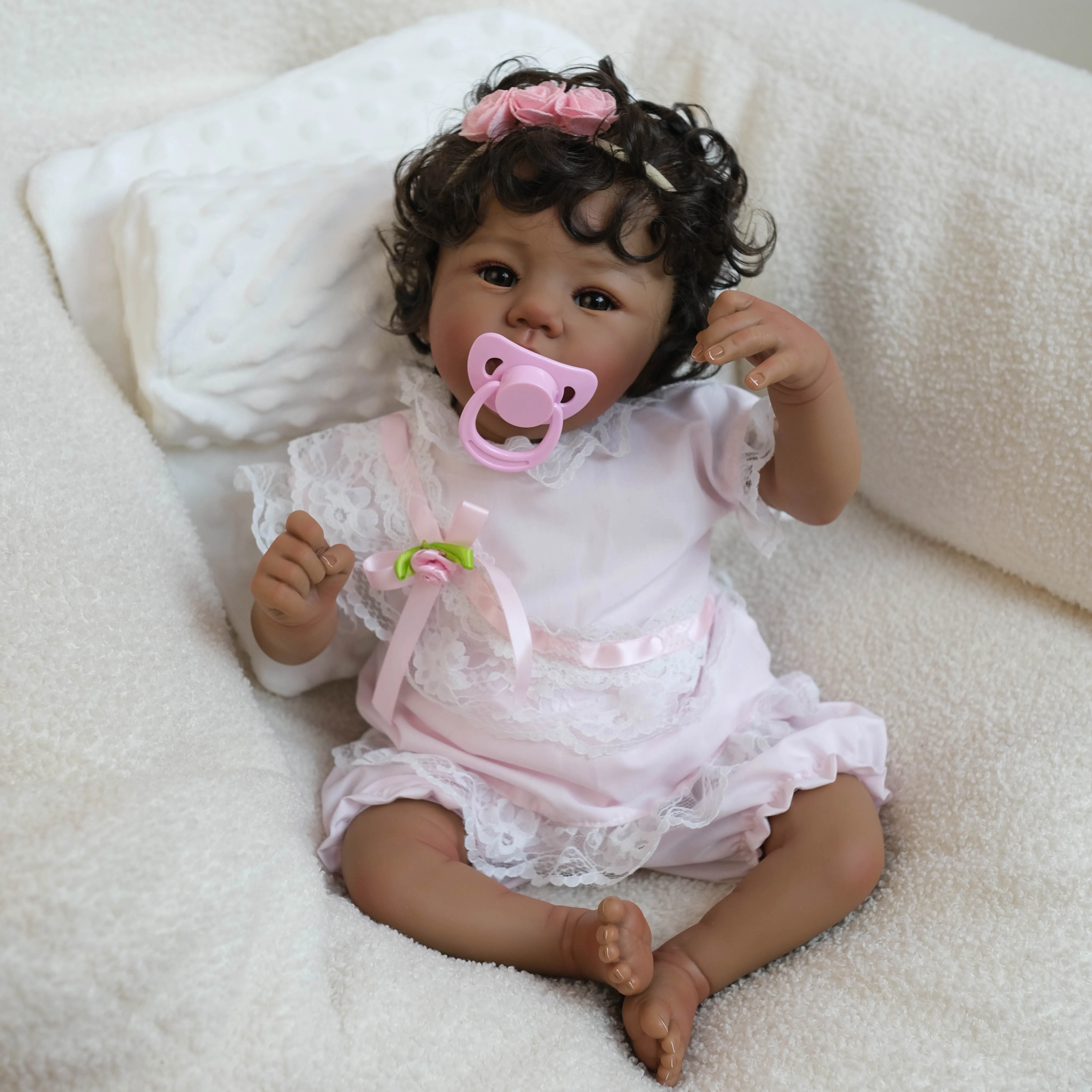 NPK 19'' Fatto a mano in pelle scura Alta quantitàAigail Reborn Baby Size Doll Molto morbido al tatto per regalo per ragazze