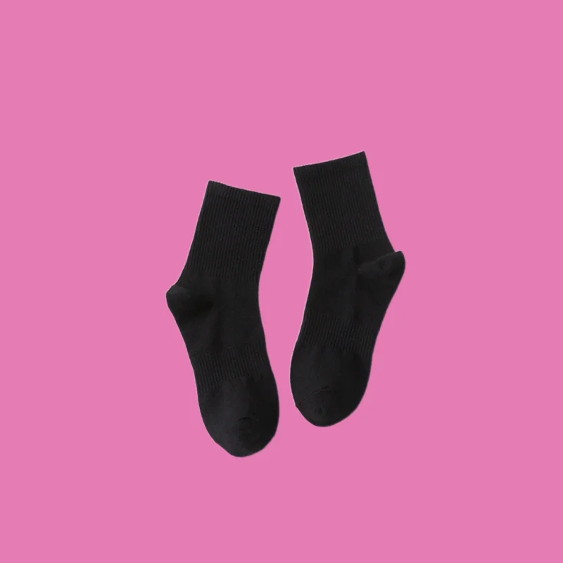 2/5 Paar neue Sommer Baumwolle Ins Trend Frühling und Herbst Stil schwarz und weiß lange Socken Sports ocken Damen Mid-Tube Socken