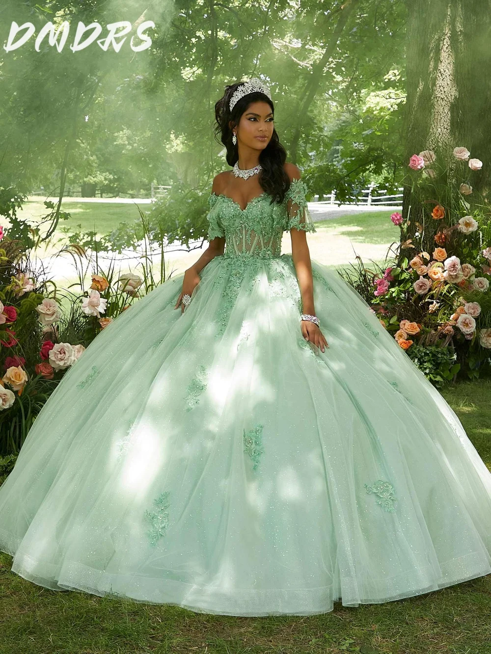 

Classic Sweetheart Neck Quinceanera Dress 2025 Elegant Party Dress Sparkling Applique Sweetheart Ball Gown Sweet 16 Party Gown