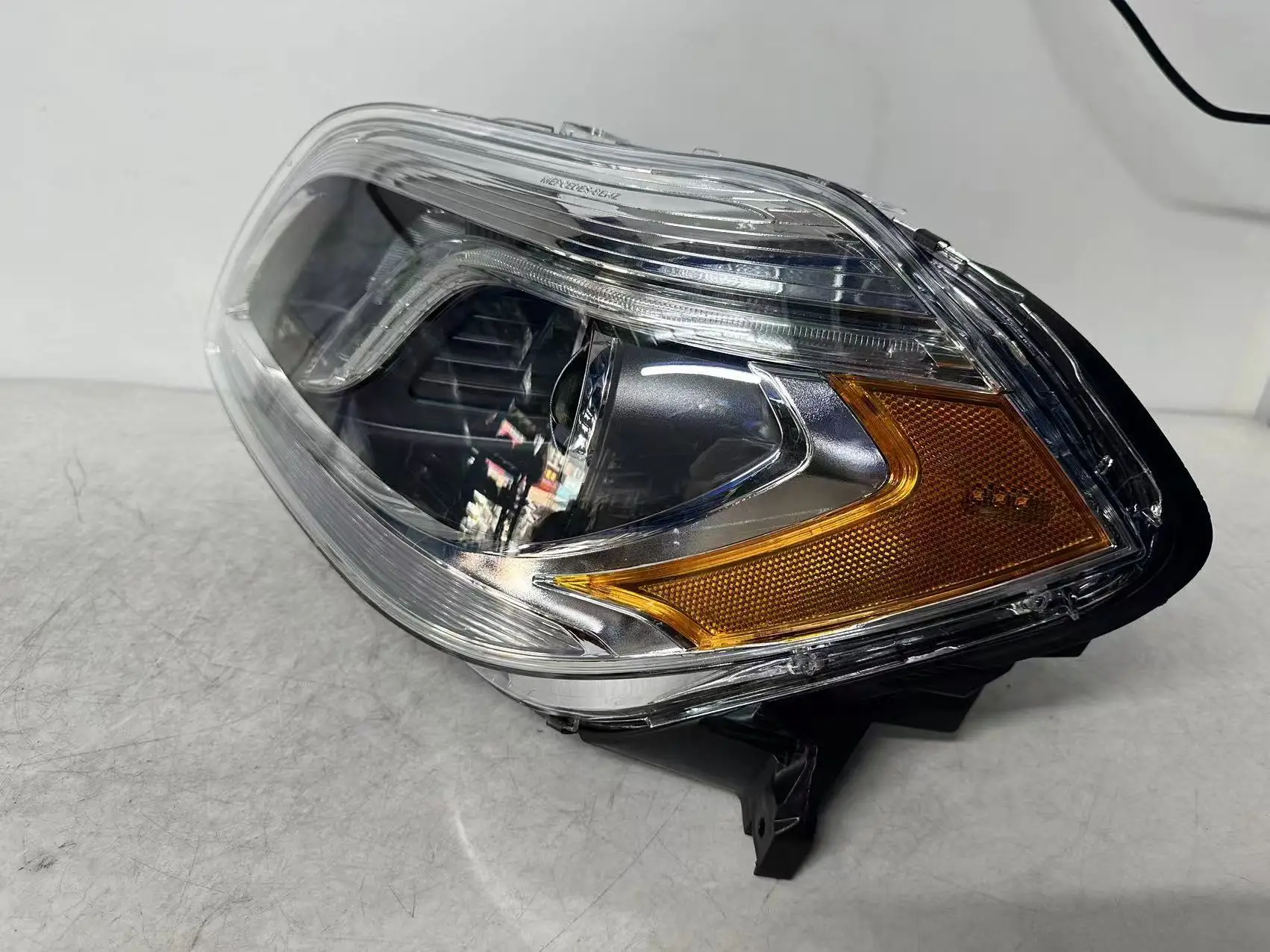 

High Quality for Benz GL166 US Version Halogen Headlight Assembly for Car Lighting