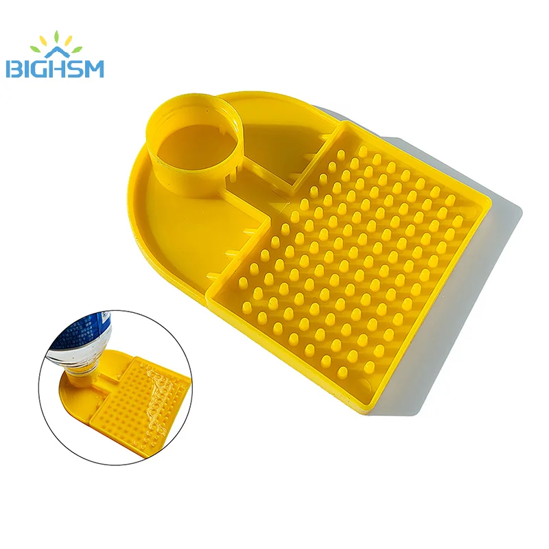 Alimentador de agua piezas abejas, nuevo diseño, entrada en colmena, adaptador interno de botella Mineral, suministros de apicultura antiahogo, 1 unidad