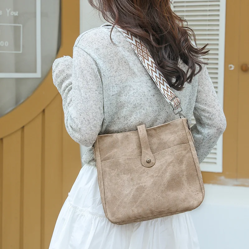 

2025 Women's Stylish Crossbody Bag - Trendy Minimalist Shoulder Purse for Work & Casual, Small Designer Handbag