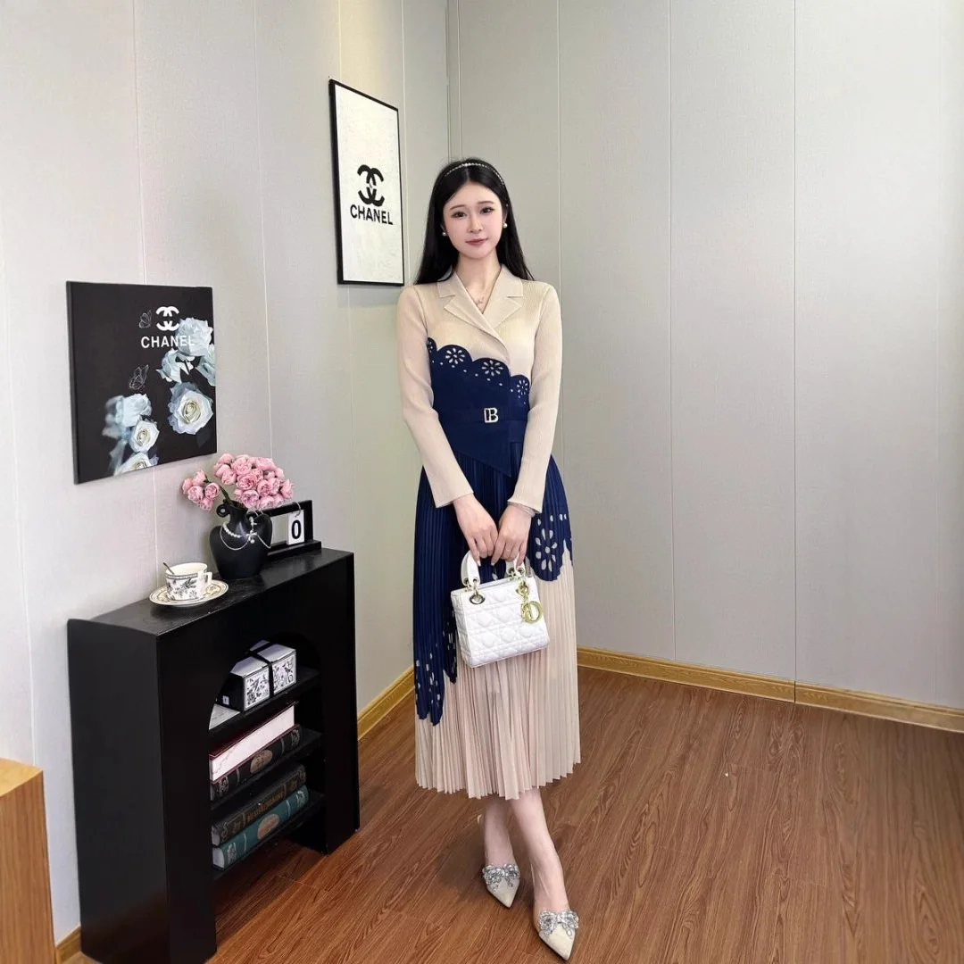 

Miyake Pleated New Contrasting Dress with Waist-hugging Temperament Suit Collar Fashionable Long Sleeve Versatile Midi Skirt