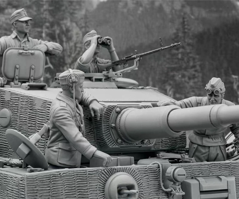 1/35 Scale Resin Figure Model Kit Historical Hobby Military Figurine Tank Crew 4 People Unassembled and Unpainted N1366