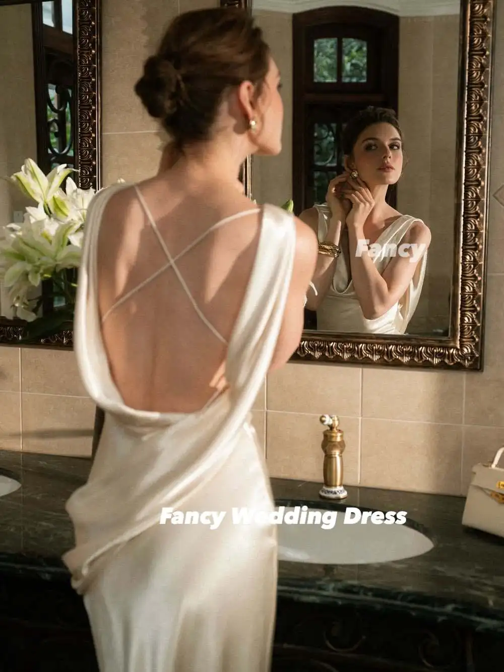 فستان سهرة أنيق فاخر برقبة على شكل V عميق في المملكة العربية السعودية فستان حفلات نسائي قصير بدون أكمام فساتين حفلات رسمية مقلدة حسب الطلب #2