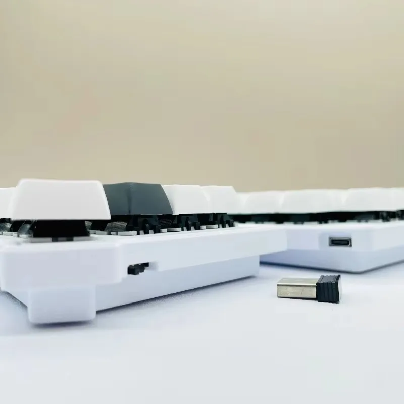 لوحة مفاتيح ميكانيكية مقسمة WSOFLE لاسلكية قابلة للتبديل السريع مخصصة 64% تخصيص قارورة تخصيص لوحة مفاتيح مكتبية مريحة