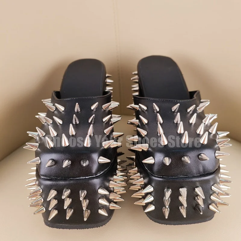 

Silver Spikes Design Black Square Platform Slippers Slip On Women Shoes Chunky High Heels Party Dating 2025 Zapatos Para Mujere