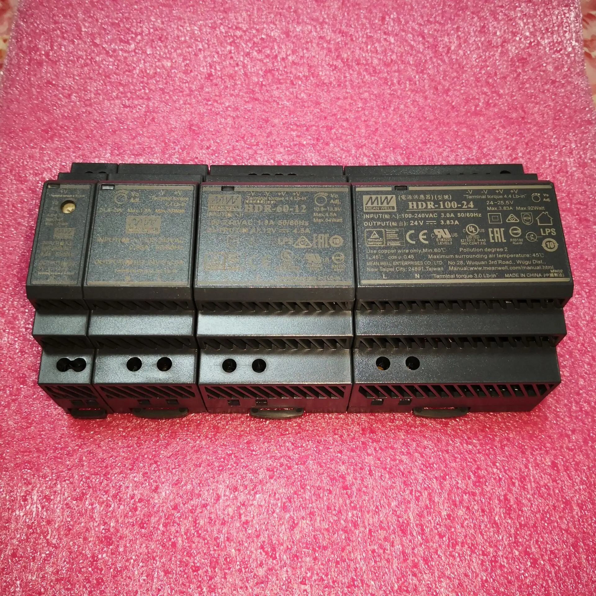 MEAN WELL HDR-15 30 60 100 5V 12V 15V 24V 48V meanwell HDR-15 -30 -60 -100 W 5 12 15 24 48 V Guida DIN industriale a uscita singola