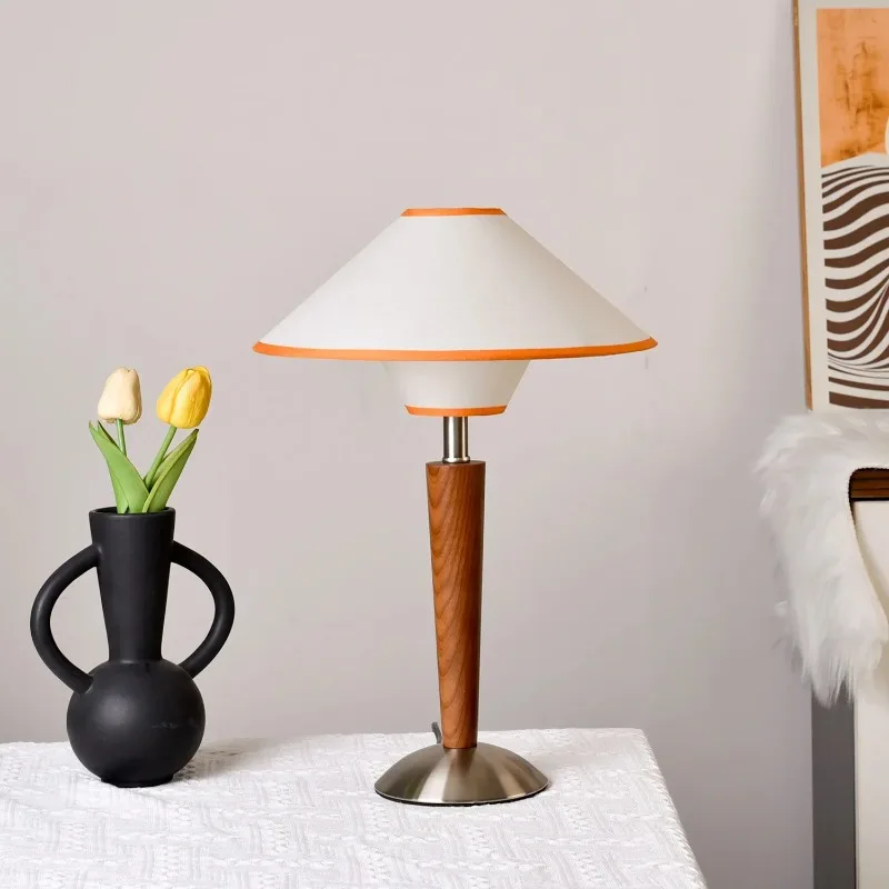 Retro LED Advanced Solid Wood Floor Lamps Study Bedroom Bedsides Study Decorative Home Atmosphere Fabric Table Lights Luminaires