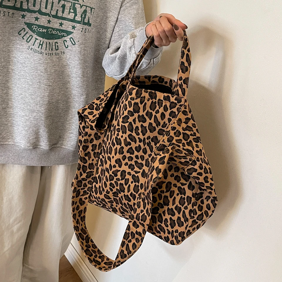 Bolso de mano de nailon para mujer, bandolera de gran tamaño con estampado de leopardo, Deformable, gran capacidad