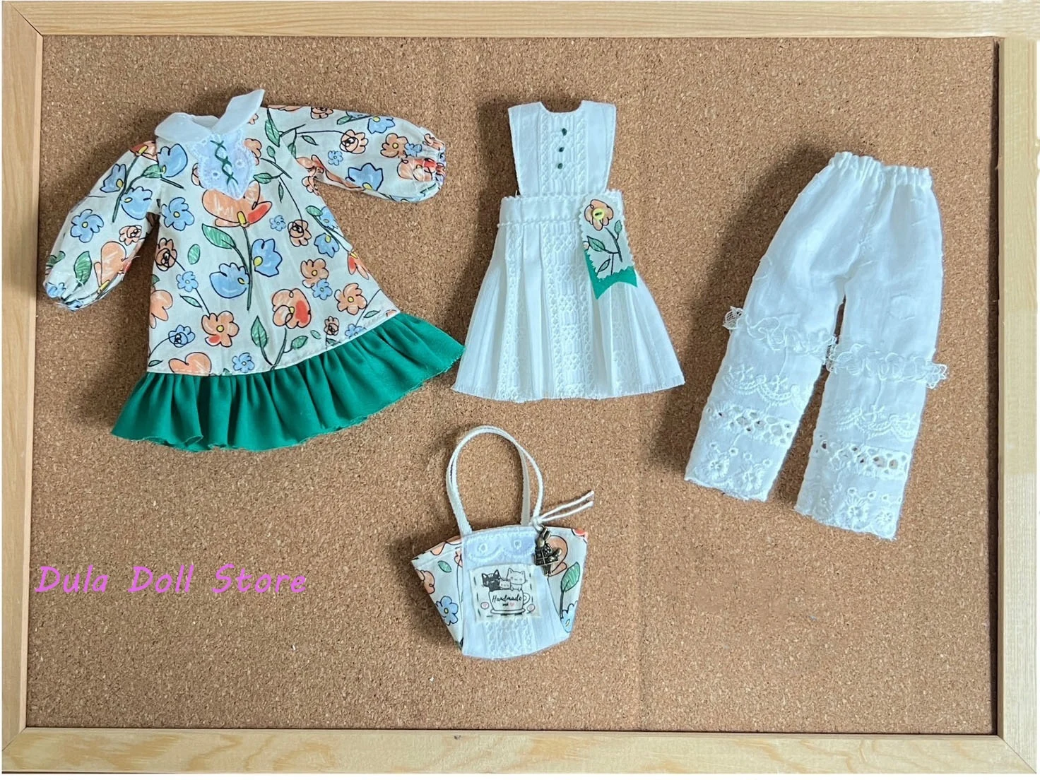 

Комплект одежды для кукол 2026 Dula: платье, жилет с цветочным принтом ручной работы, длинная юбка, фартук. Подходит для кукол Blythe, Qbaby, ob24, ob22, Azone, JerryB, 1/6.