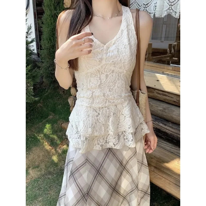 Women's Lace Halter Peplum Top White Sleeveless Halter Neck Top With Intricate Lace Overlay And Ruffled Peplum Hem