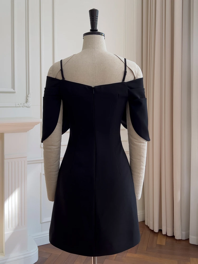 ภาษาฝรั่งเศสคํา Elegant Retro ชุดเดรสสั้นสีดํา V คอปิดไหล่เอวสูง Slim A-Line อารมณ์ Socialite Party Dress ผู้หญิงฤดูร้อน