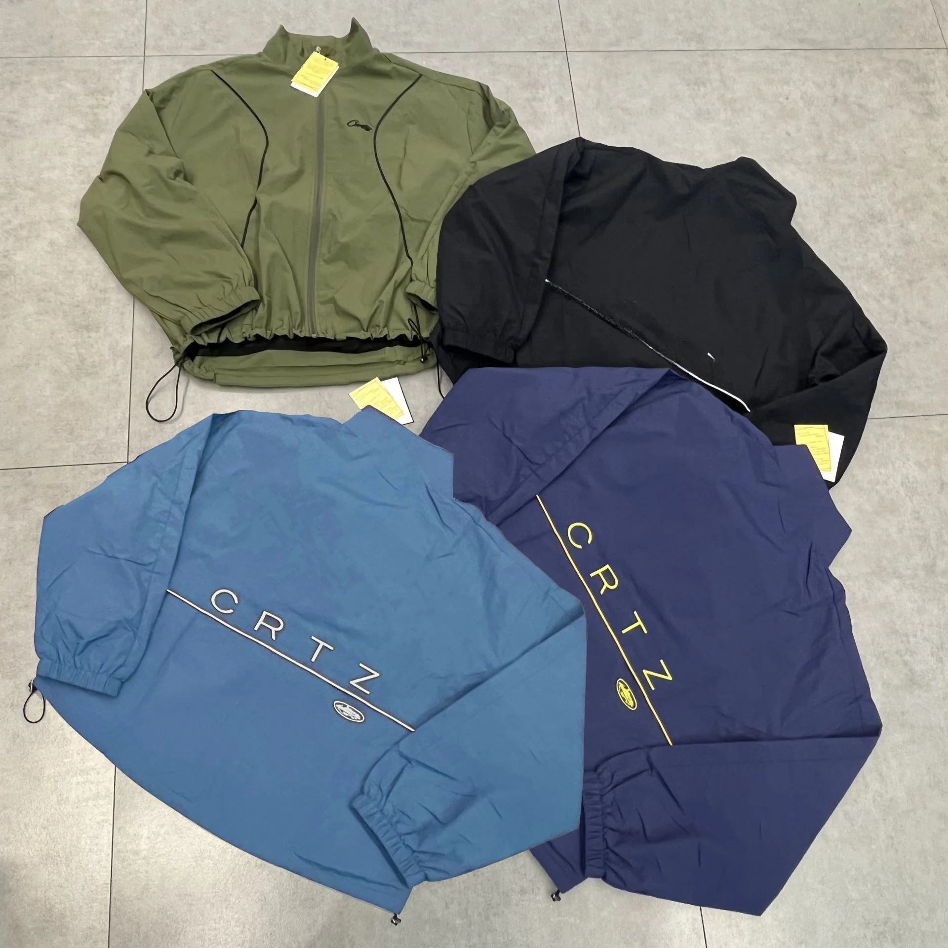 

Loose Fit Spor Jaet Outerwear Demonic Island Retro Sle Zipper Closure Training Coat for Men And Women Spring Season