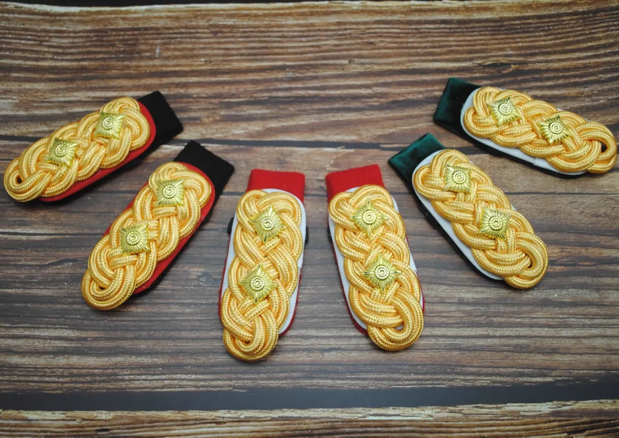 أداء فرقة الكتف الأمنية ذات الرتبة العسكرية المنسوجة يدويًا