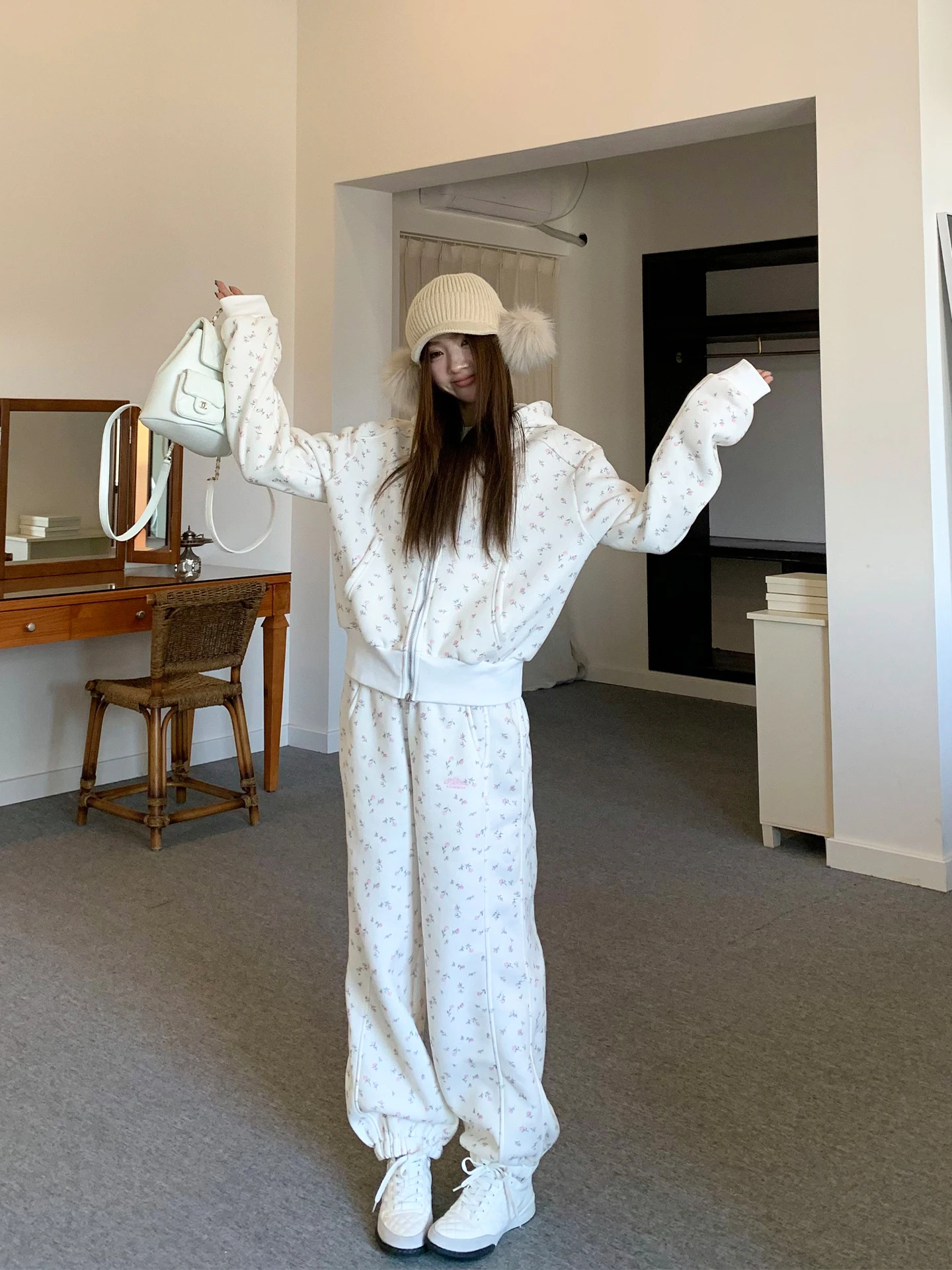 

Комплект из худи и брюк с цветочным принтом и флисовой подкладкой, женский повседневный зимний костюм, комплект из двух предметов, бренд JZSZNR, с длинными рукавами и молнией