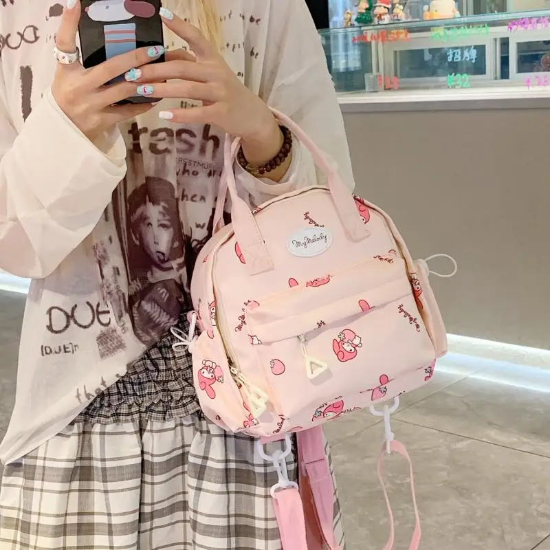 حقيبة ظهر Sanrio الجديدة المطبوعة برسوم كارتونية HelloKitty حقيبة ظهر عصرية كاجوال للفتيات Kawaii حقيبة كروس محمولة على ظهره للطلاب