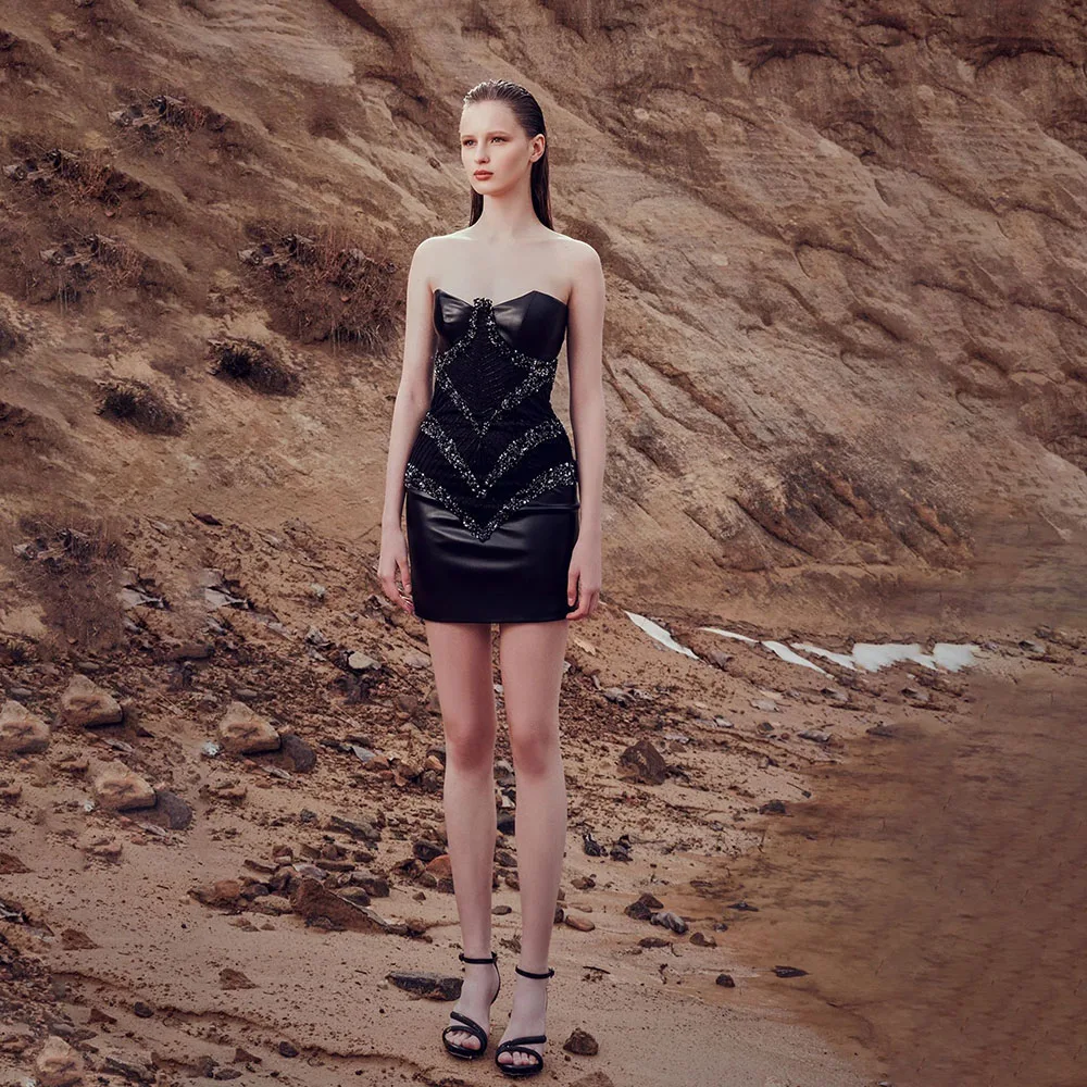 

Fashion Strapless Sleeveless Prom Gowns Customized Black Mini Dresses with Crystal Decoration Graduation Party Dress for Girl