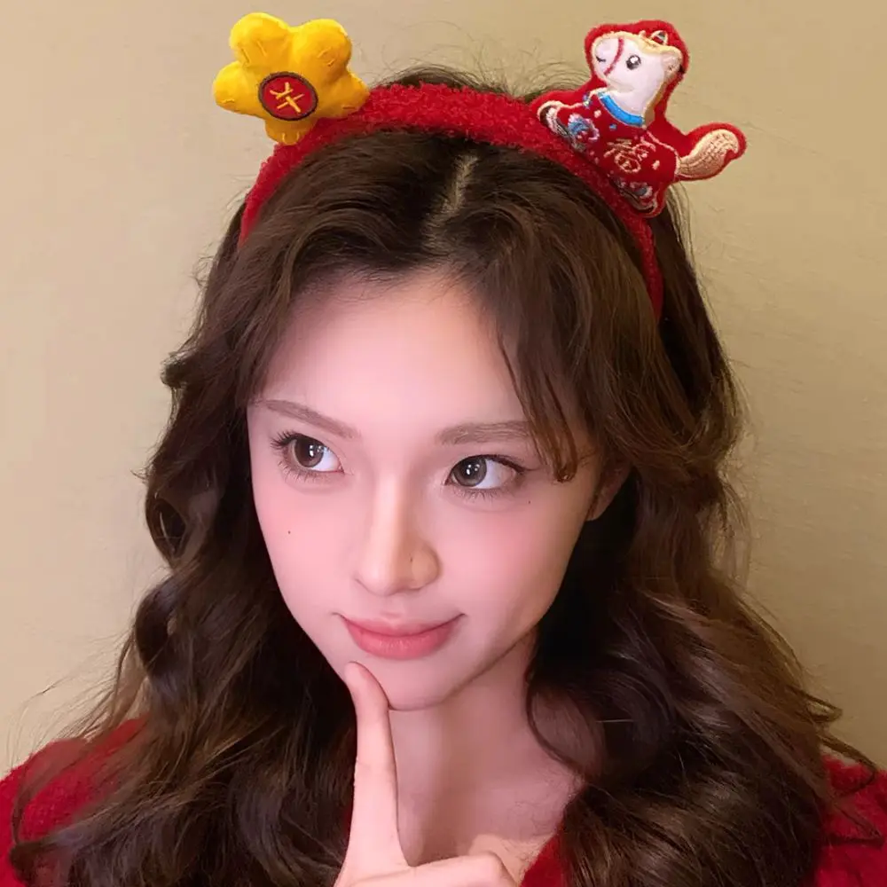 

Exquisite Cartoon Horse Hair Hoop Mascot Pony New Year Headpiece Good Luck Headwear Plush Horse Doll Headband Women