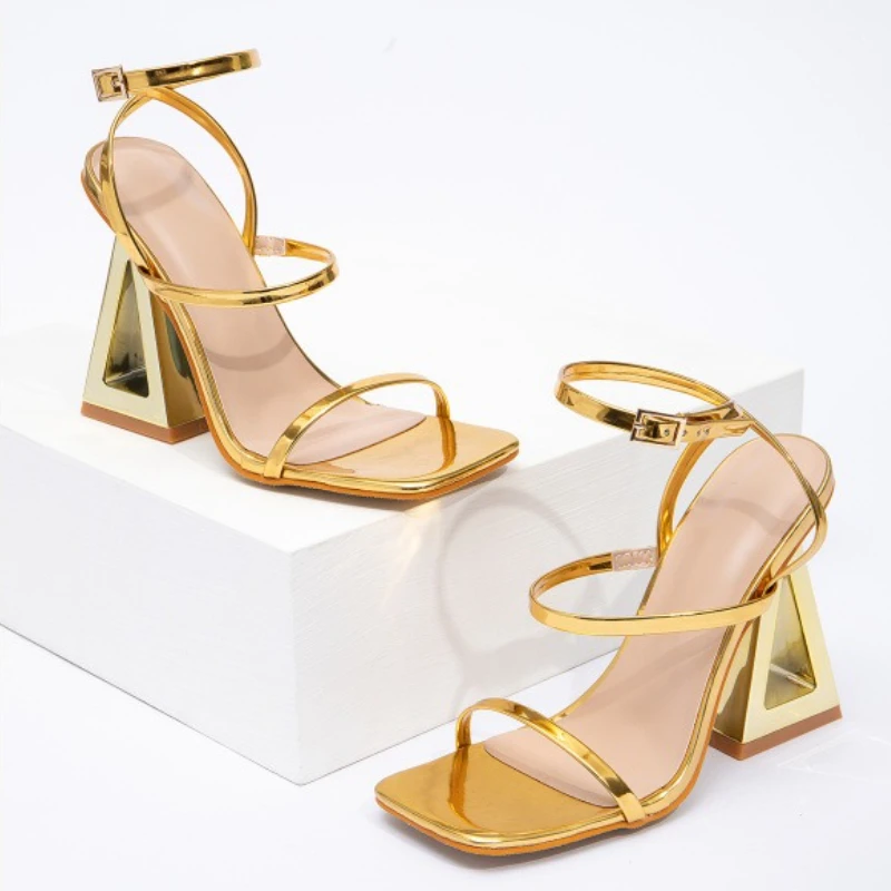 

Золотые полые босоножки на каблуке в странном стиле, женские летние пикантные римские сандалии с открытым носком и узким ремешком, роскошные дизайнерские туфли на высоком каблуке для вечеринок