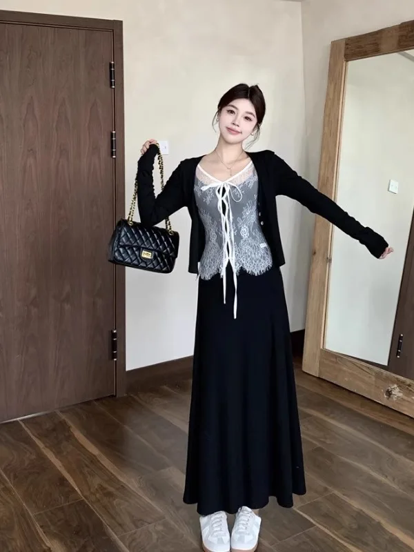 

Комплект для женщин больших размеров: топ с кружевными вставками и V-образным вырезом, юбка с высокой талией, длинный рукав, А-силуэт, корейская версия, модный стиль