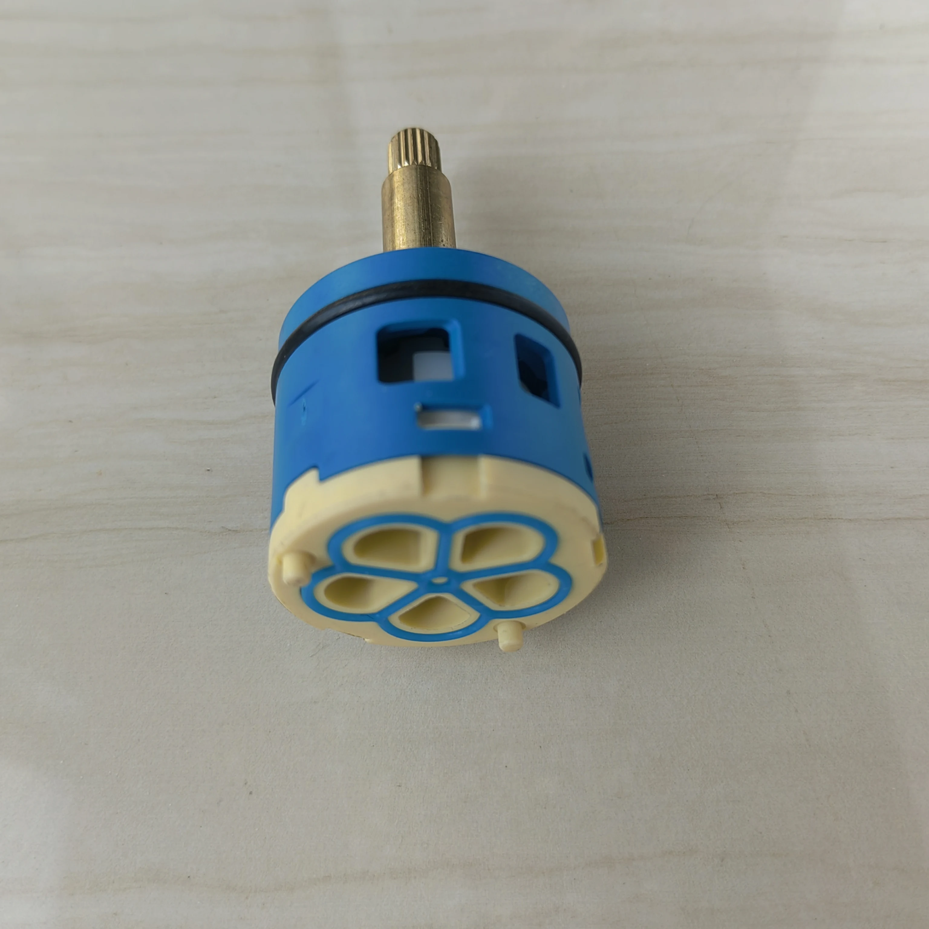 

MTTUZK Внутренний скрытый смеситель для душа Картридж переключающего клапана 5 отверстий Водоотделительный клапан Сердечник для смесителя для душа Картридж Φ36,5 мм