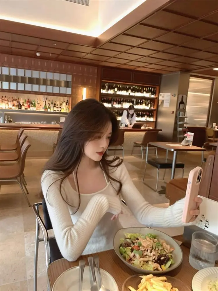 البلوزات لاعبا البلوفرات المرأة البلوز بدون ذراع لضيق مربع مطوي جيب منتظم القهوة شرابات عطلة نهاية الأسبوع المتسكعون الدافئة Ins