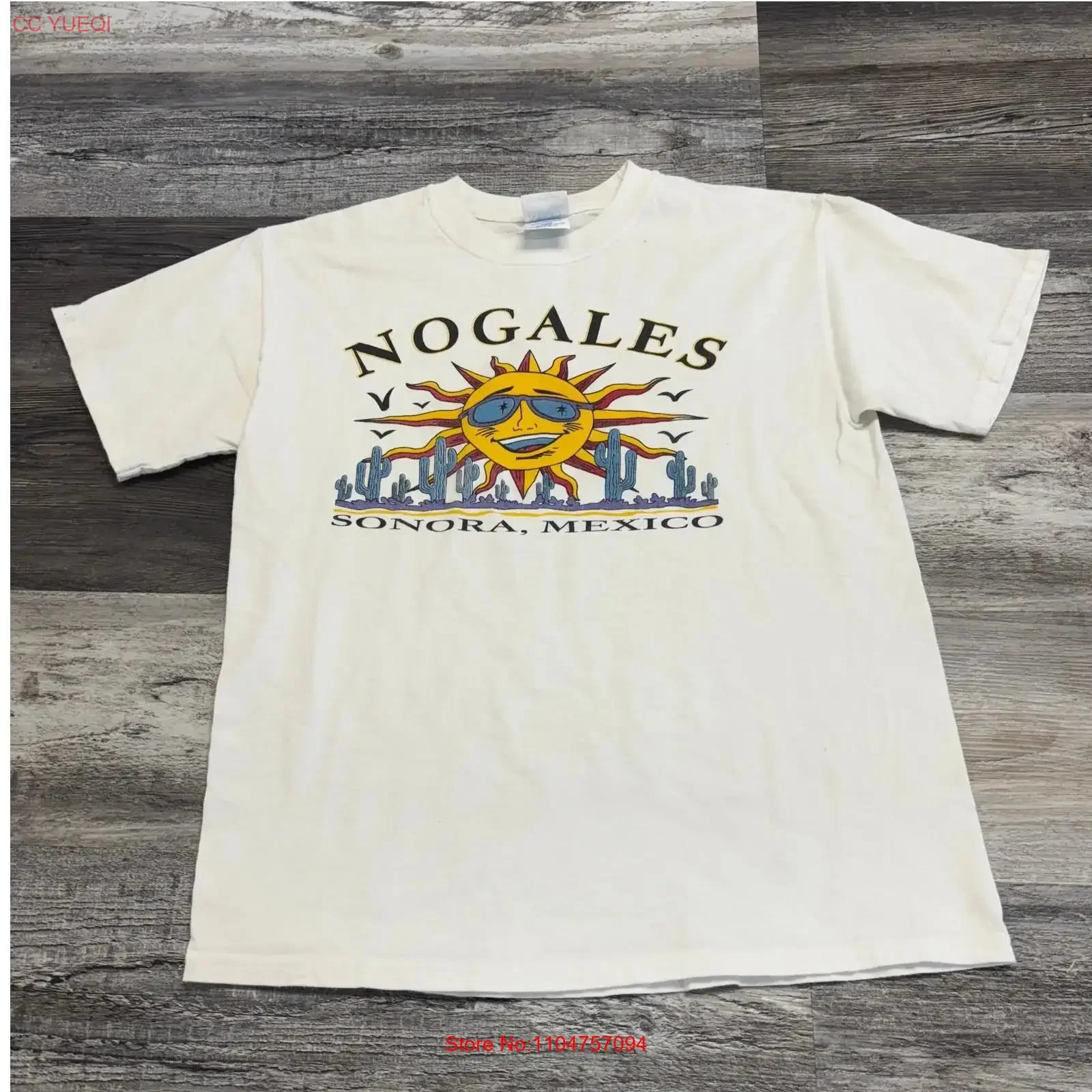 Camiseta Vintage Nogales Sonora México M O Knits Blanca para Hombre con Diseño de Cactus y Sol Sonriente, Lavada, Elegante, Cómoda y Transpirable