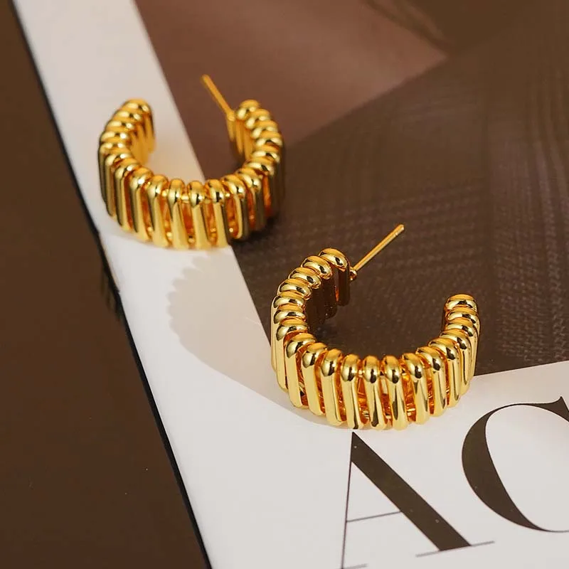 Vintage Gold Color Twisted Chunky Round Hoop Earrings For Woman 2024 New Trend C-shaped Circle Earrings Jewelry Gifts image 4