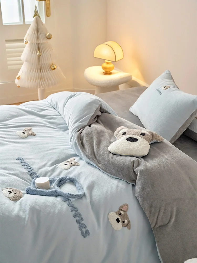 

Cartoon Winter Thiened Milk Velvet Four-Piece Set Cute Little Dog Towel Embroidered Quilt Cover 8m Bedding Accories