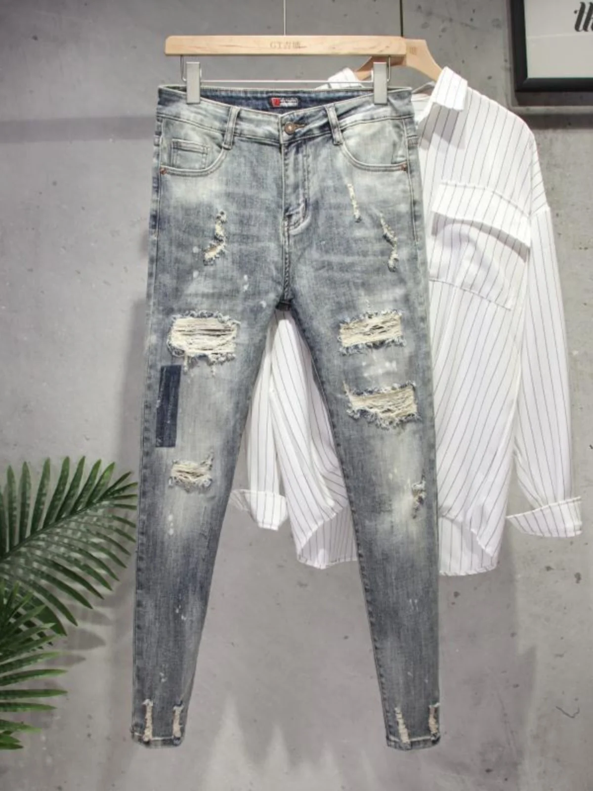 

Summer New Sle Light Blue Men's Jeans Trendy Print Hole Punching Slim Fit Long Pants Korean Version Casual High Waist