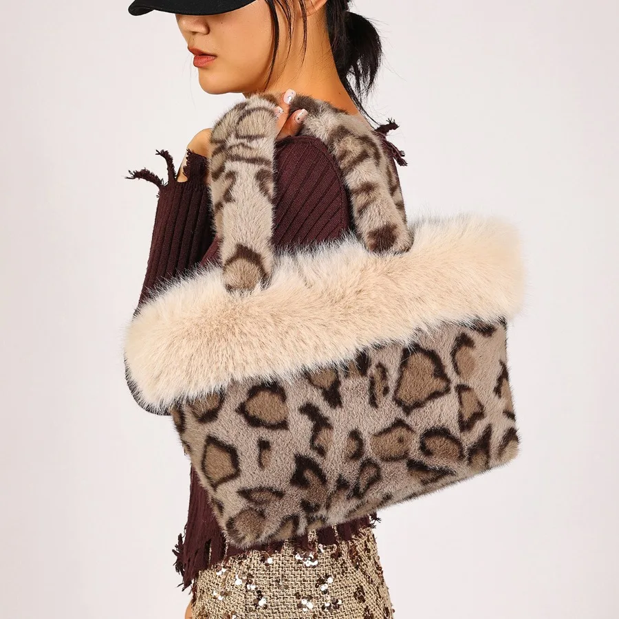 

【New style】Autumn and winter new khaki leopard pattern plush handbag high-end feel imitation fur splicing tote bag women commut