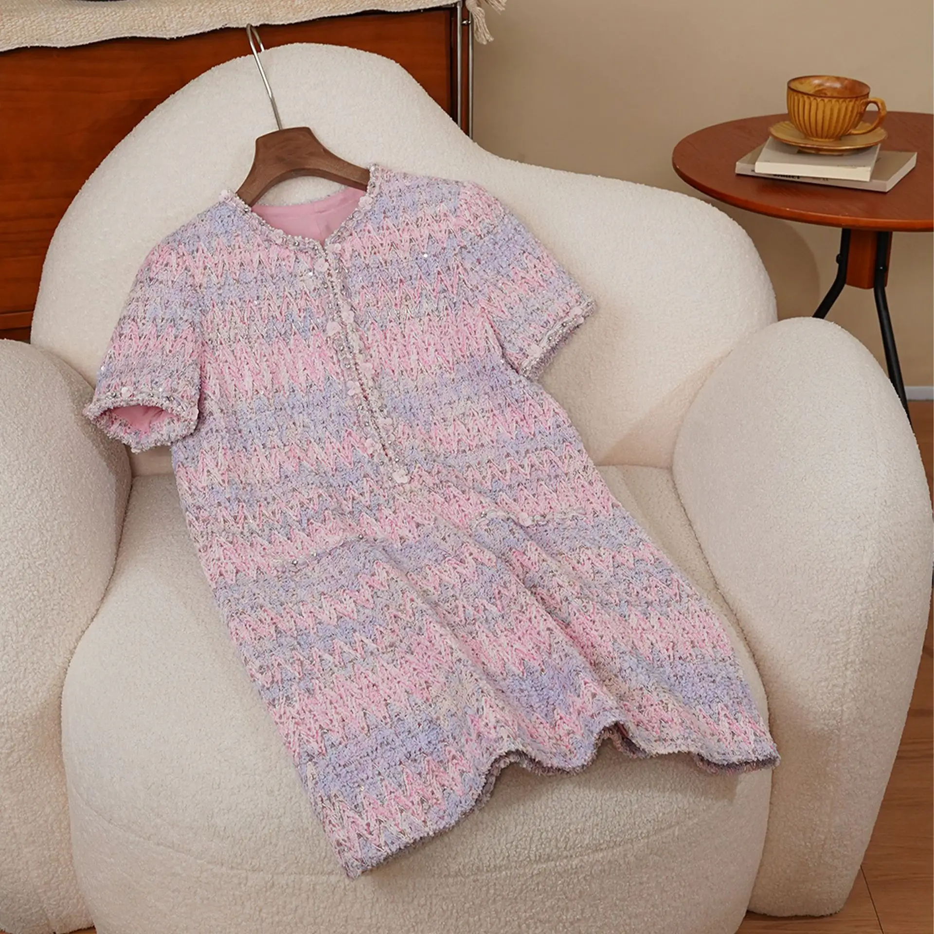 Pista designer feminino tweed vestido 2025 ol rosa pequeno perfumado lã lantejoulas pérola floral de manga curta solto vestido reto