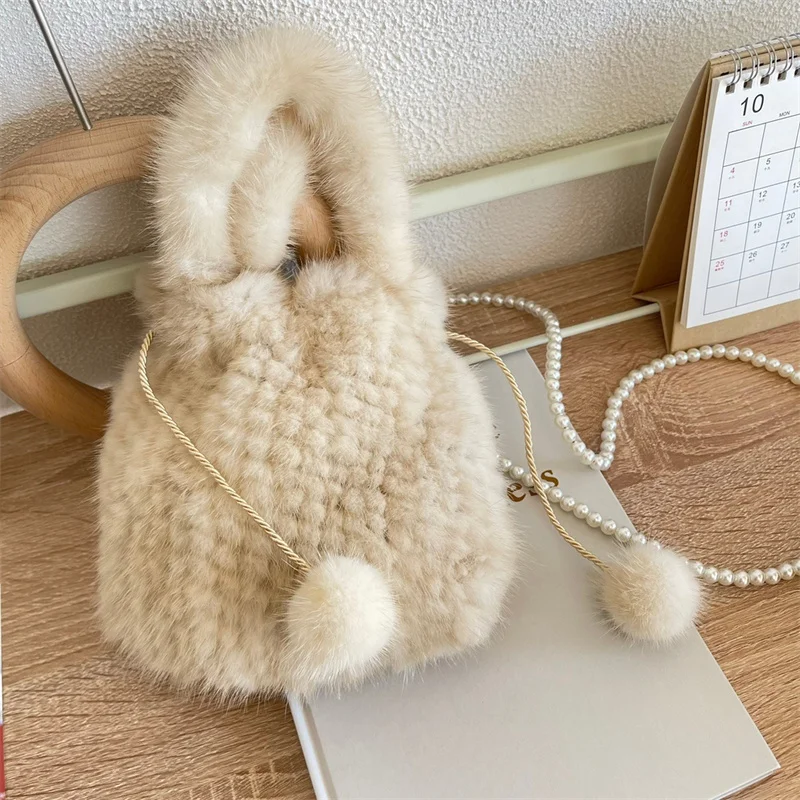 Soft And Comfortable Fur Bag Women\'s Mink Fur Woven Hand Bag Large Capacity Hairball Decorated Casual Fur Handbag