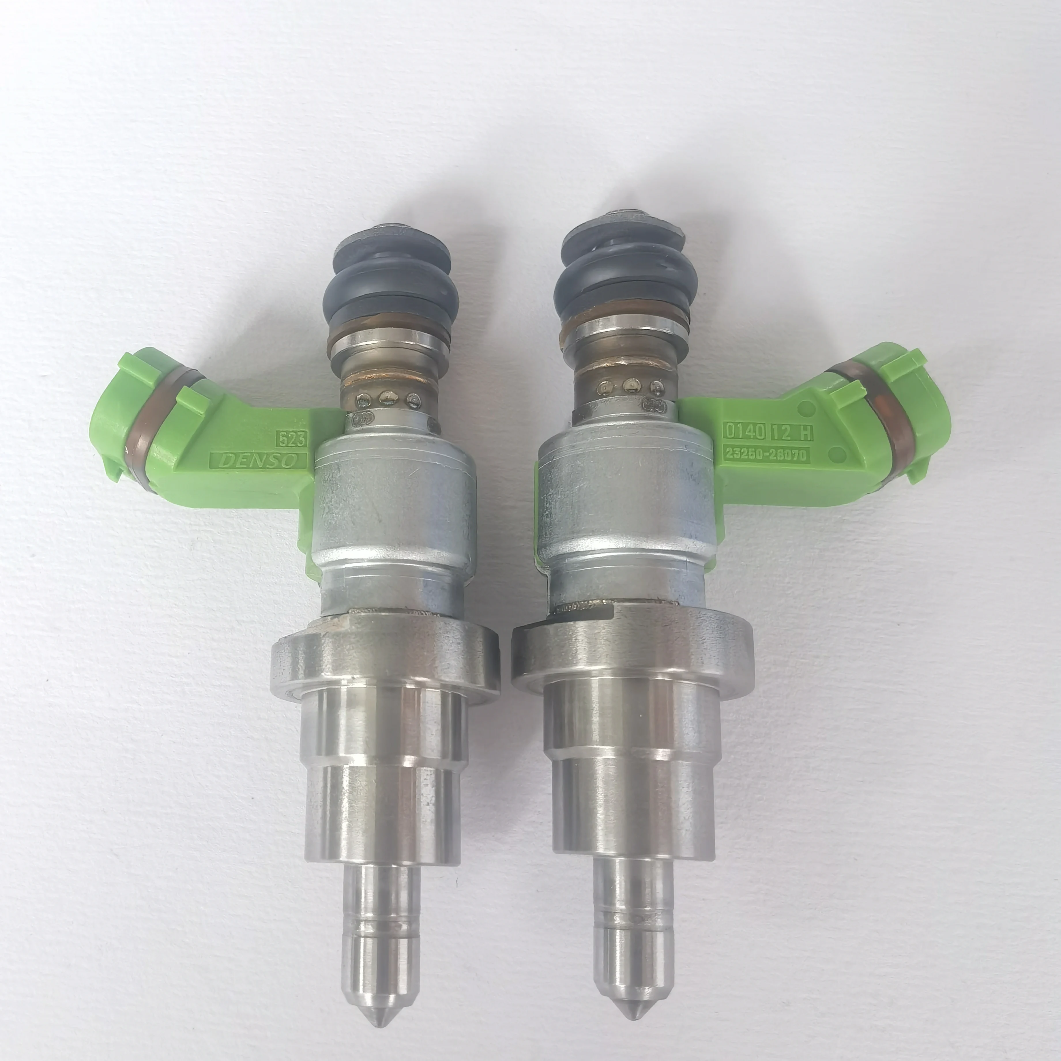 Genuine japanese 23250-28070 High quality fuel injector for RAV4 Avensis  fuel Nozzle 23290-28070 for sale