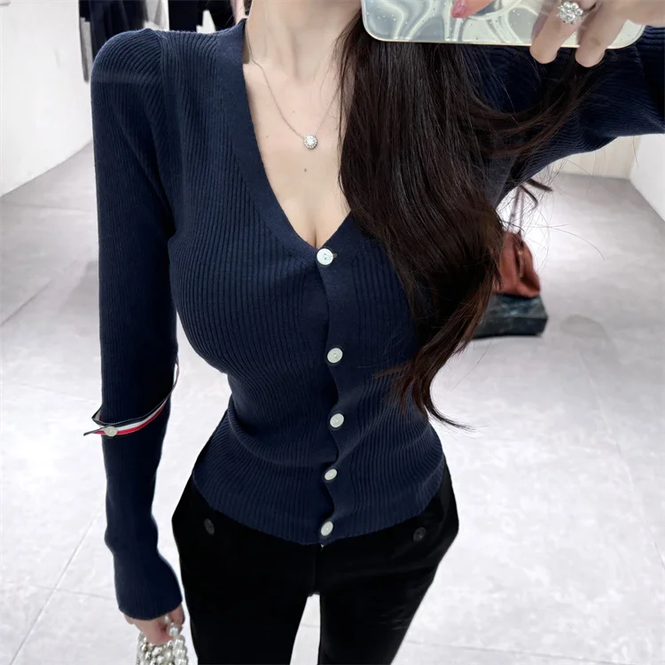 

Женский трикотажный свитер с V-образным вырезом на одной пуговице, новинка от Dongda Gate, модный дизайн, повседневный стиль, длинный рукав, полиэстер...