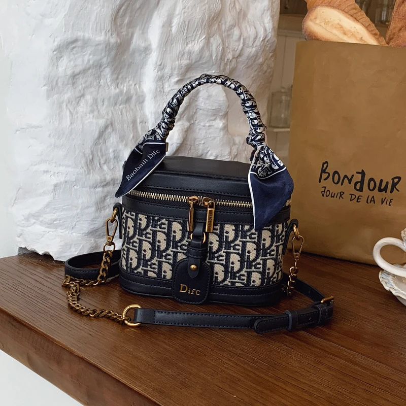 

Versatile and stylish handbag for commuting, trendy and versatile box bag for women2026New trendy crossbody shoulder bag