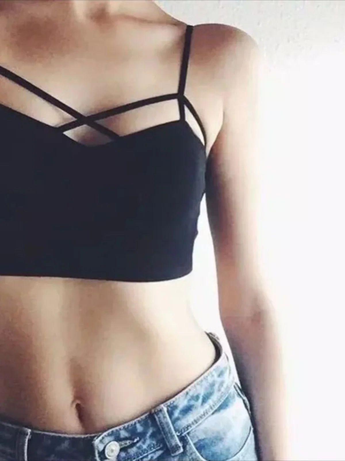 เสื้อกล้ามทรงเข้ารูปสำหรับผู้หญิง สีสันสดใส ดีไซน์ไขว้ด้านหน้า สไตล์ลำลอง แฟชั่นฤดูร้อน ความยาวปกติ ไม่มีแขน