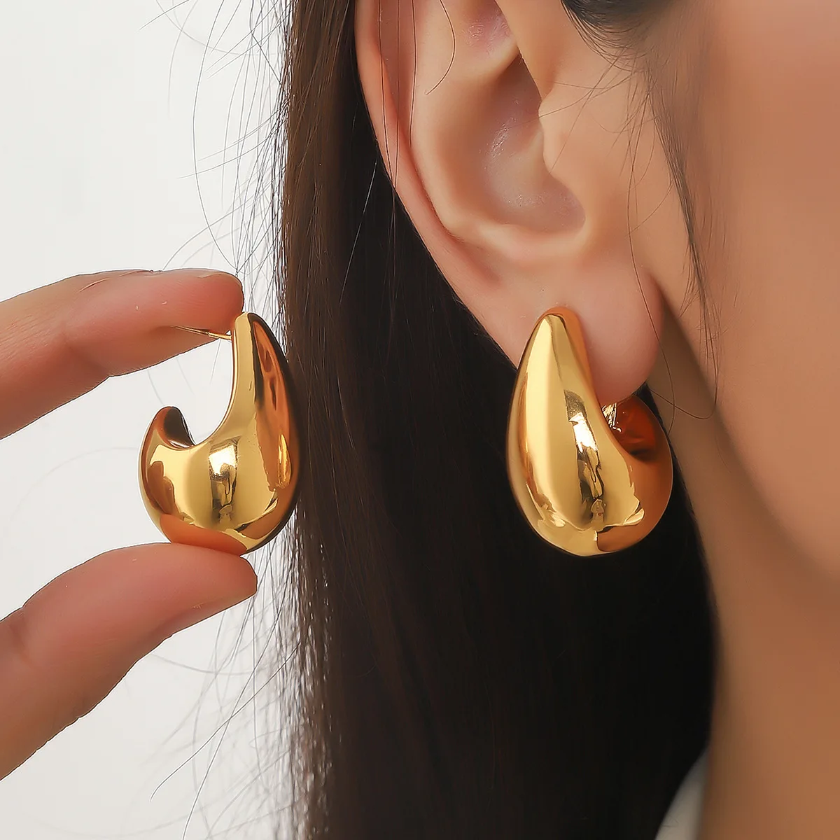 

Очень большие серьги-кольца для женщин и девушек, легкие, гипоаллергенные, позолоченные, крупные серьги-кольца.