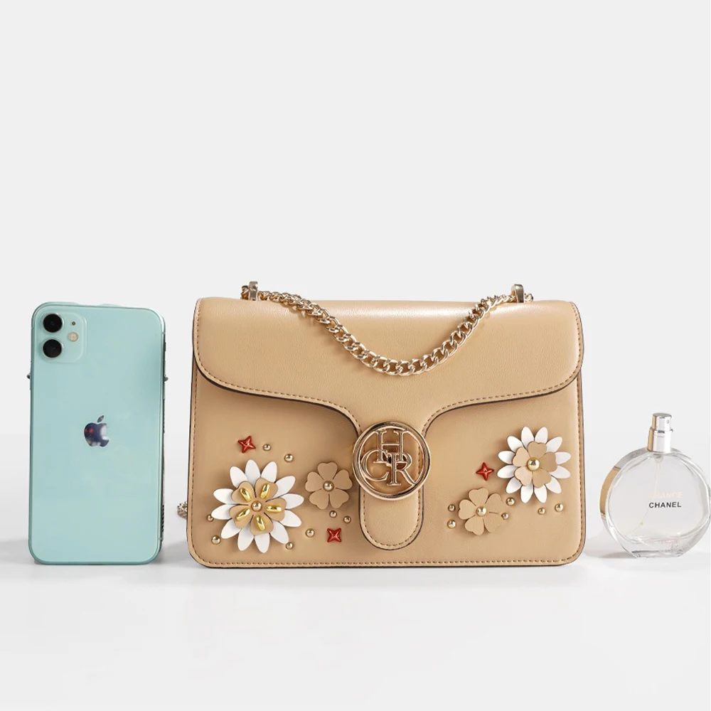 2025 新しいスクエアバッグ女性の高級デザイナーメタルチェーンショルダーバッグクロスボディバッグ花飾るハンドバッグと財布