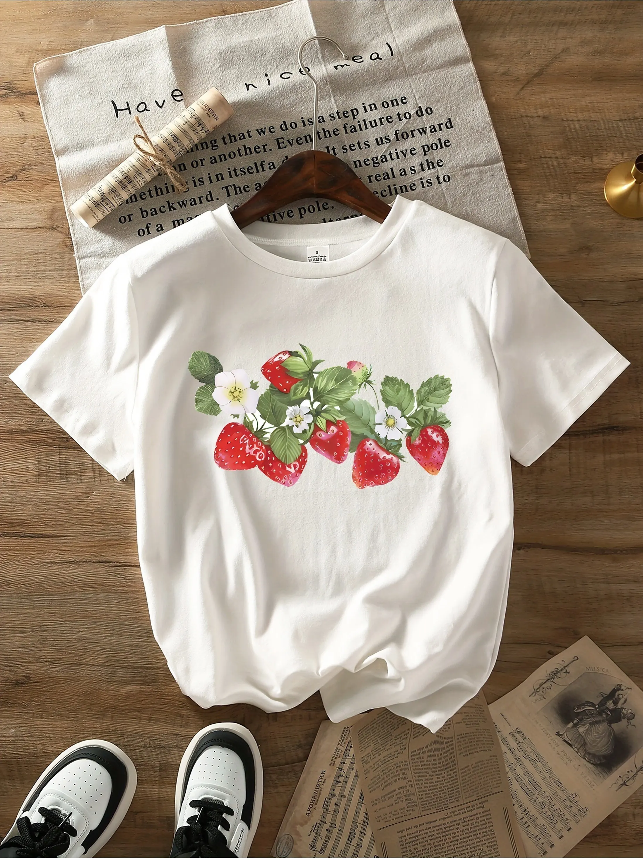 

Женская мягкая футболка с принтом клубники Яркий фруктовый дизайн Повседневная удобная рубашка с круглым вырезом на каждый день Клубничная рубашка